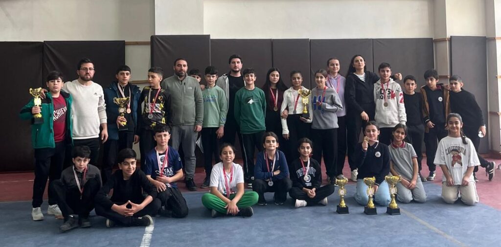 KÜÇÜKLER VE YILDIZLAR ESKRİM İL ŞAMPİYONASI TAMAMLANDI