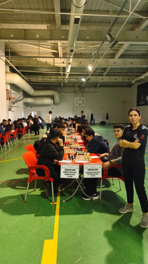 SATRANÇ GENÇ ERKEKLERDE FEN LİSESİ FARKI