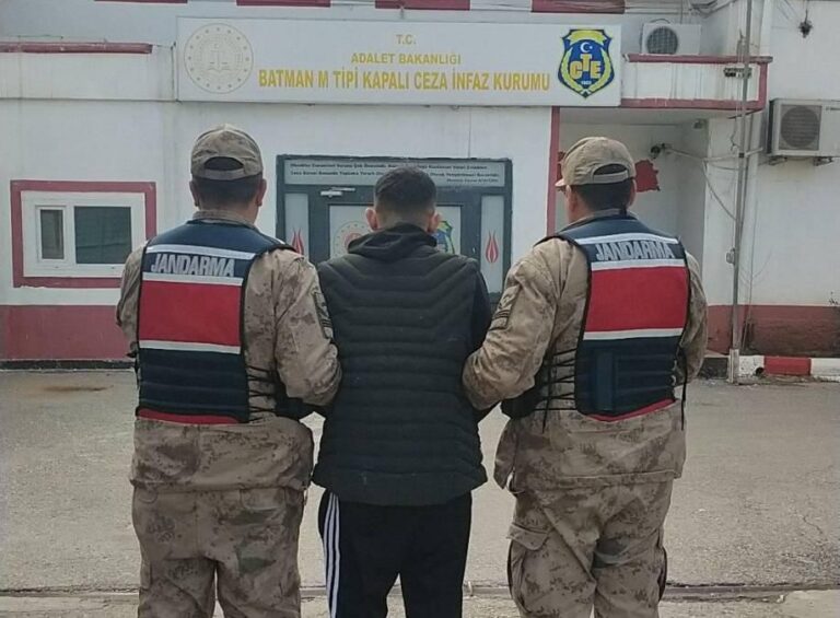 UYUŞTURUCU SUÇUNDAN ARANAN ŞAHIS YAKALANDI