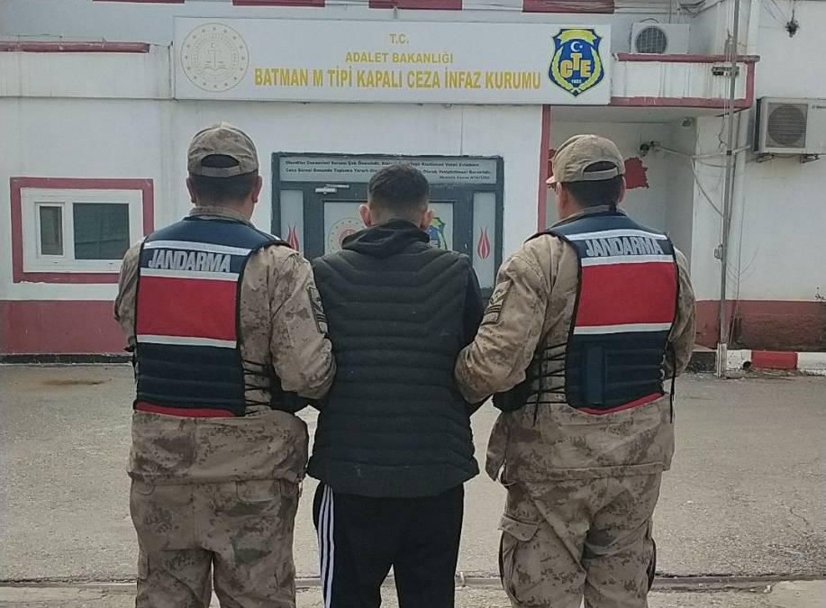 UYUŞTURUCU SUÇUNDAN ARANAN ŞAHIS YAKALANDI