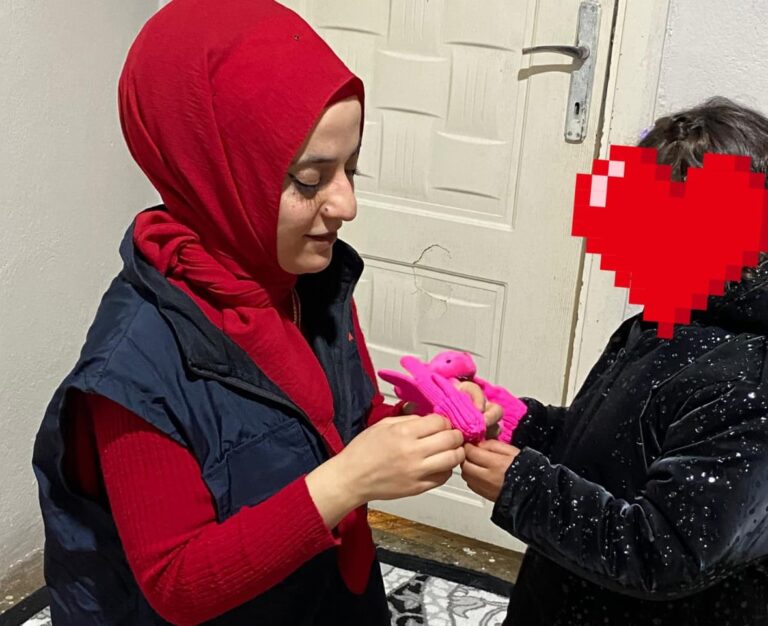 BİN YETİME SICAK DOKUNUŞ